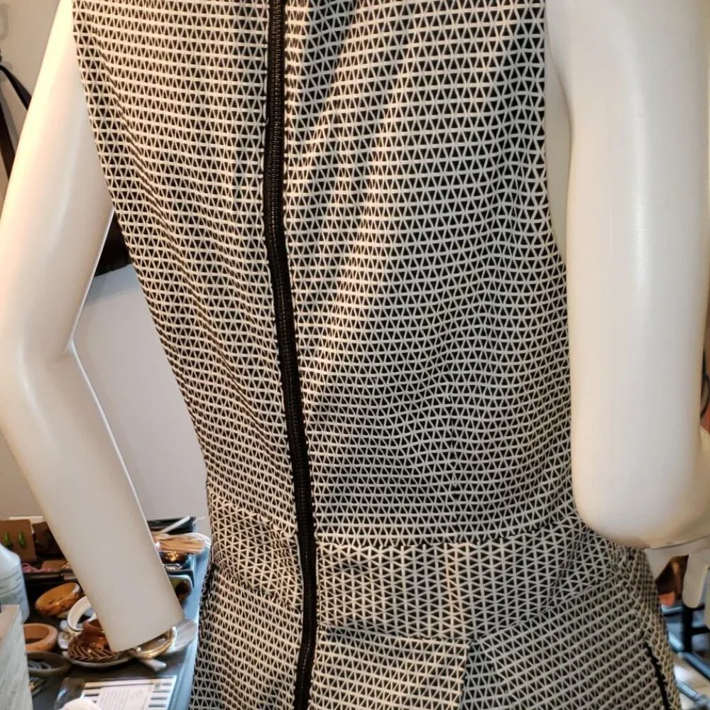 NWOT black and white geometric print fit and flare dress size Large - Picture 3 of 10